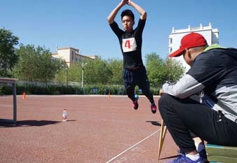 “C4gym廣州驚奇—總結七年級體育立定跳遠公開課”