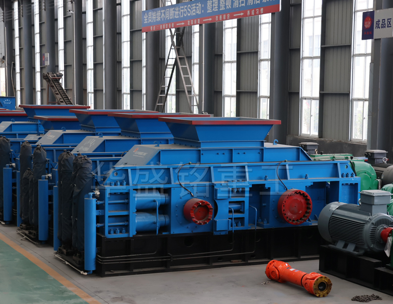 大型全液壓對輥製砂機 大型全液壓對輥製砂(shā)機