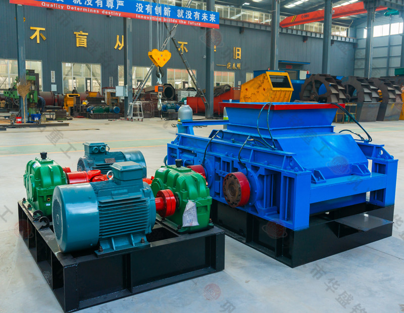 河北砂石製砂生產線采（cǎi）用1010對輥製砂機出5mm以下粒型