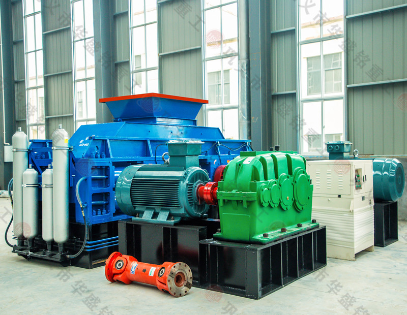 鵝(é)卵石雙齒輥破碎機試機華盛銘重工