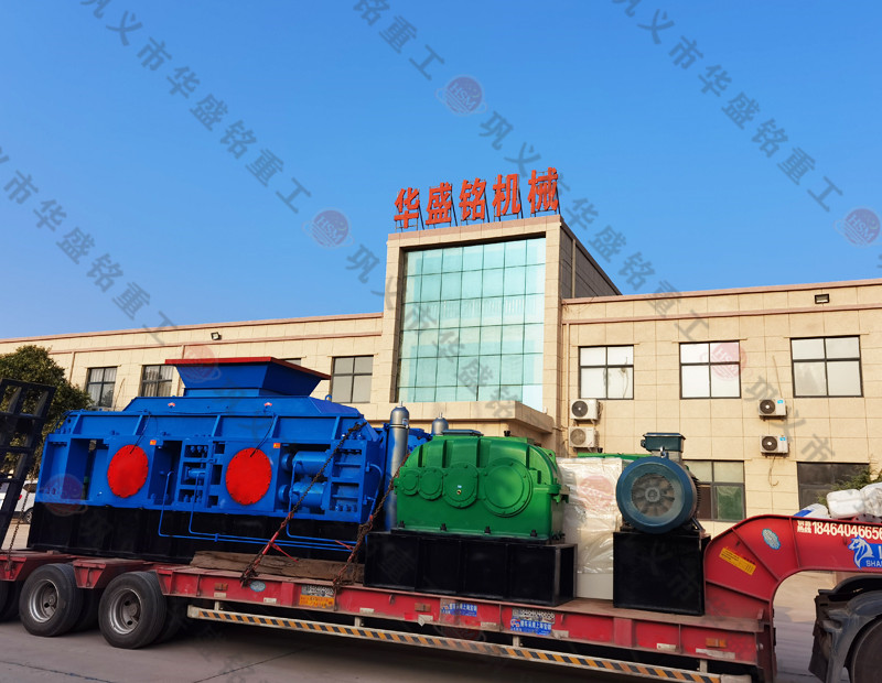 數控液壓對輥（gǔn）製砂機發往黑（hēi）龍江