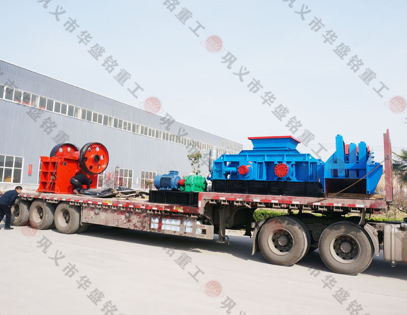 1512型時產200噸液壓對輥（gǔn）破碎機+鄂式破碎機發貨