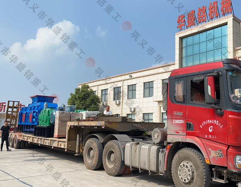 1012對輥製砂機（jī）發往（wǎng）雲南（nán）省玉溪（xī）市通許縣