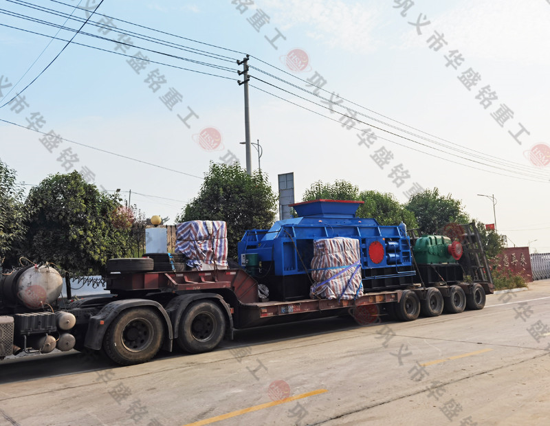 鄭（zhèng）州對輥製砂機廠家發貨現場