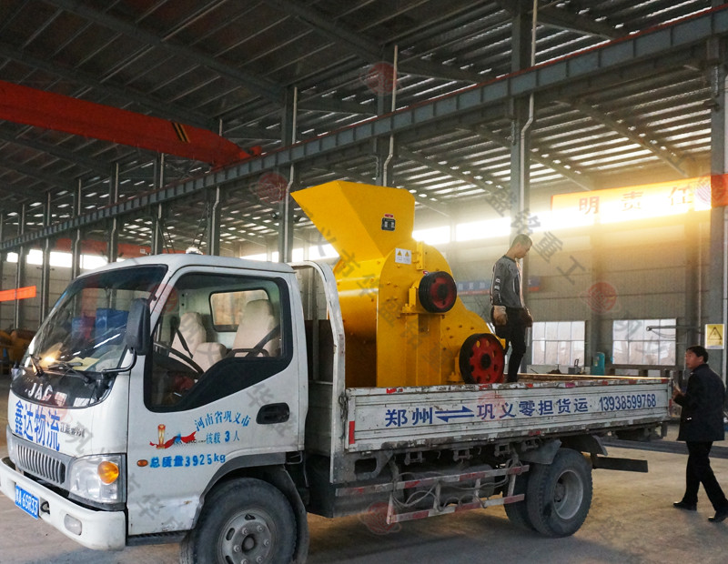 建築垃圾渣粉碎（suì）機發往雲南