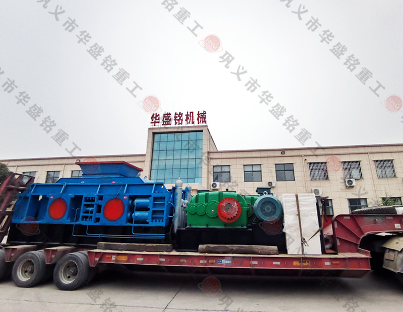 安徽桐（tóng）城2PG1510對輥破碎機生（shēng）產順利完工即將安排（pái）發貨