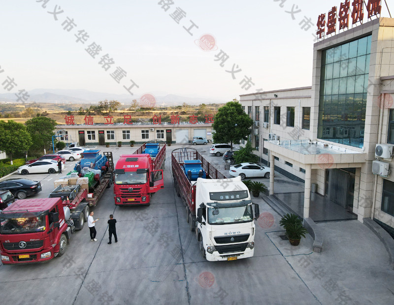 3台1510對輥破碎機順利（lì）裝（zhuāng）車完（wán）工