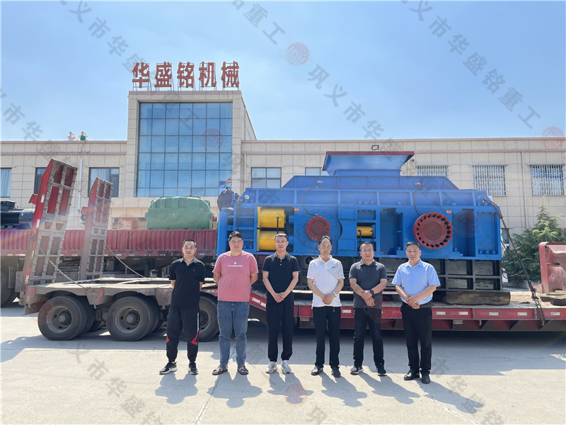 2PGY2000x1200大型全自動液壓對輥破碎機發往鉬都--洛陽欒（luán）川