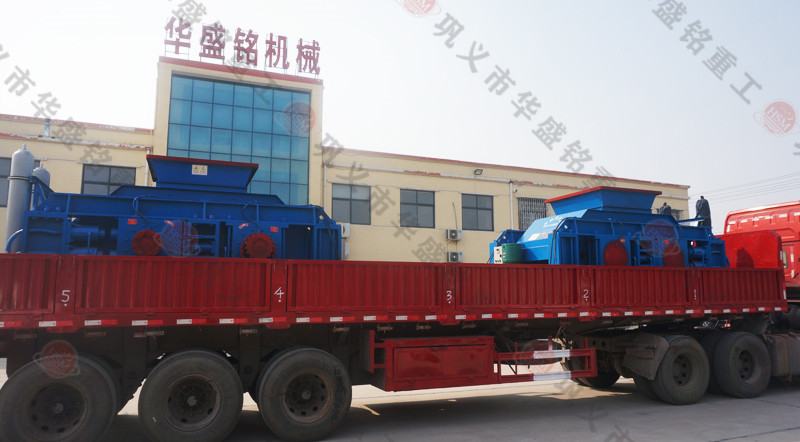 時產150噸對(duì)輥破碎機兩(liǎng)台發往河北現場