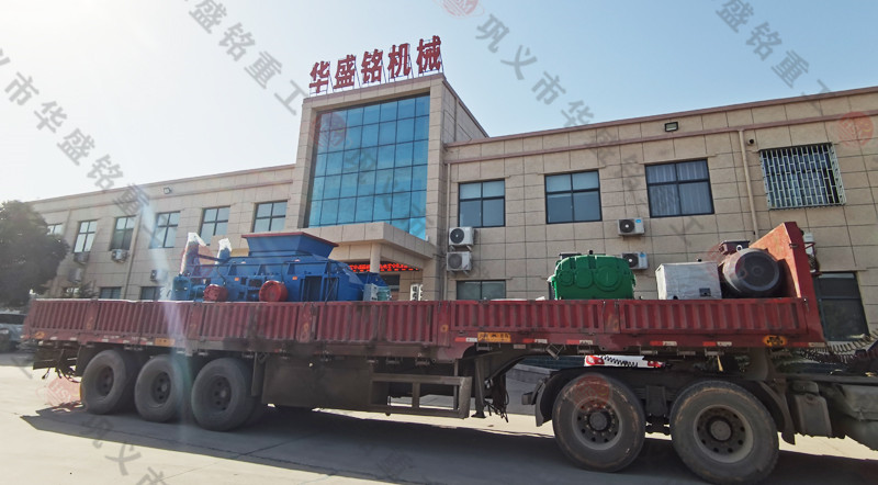 數控液壓對輥破碎(suì)機發貨現場