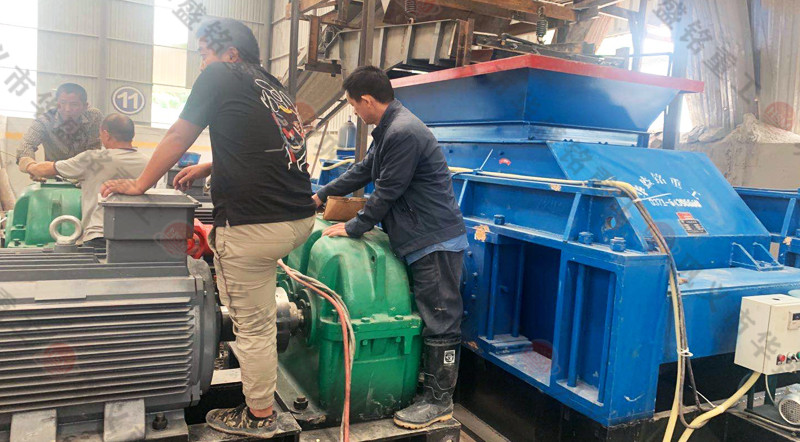 1212型液壓對(duì)輥破碎機安徽桐城安裝現場