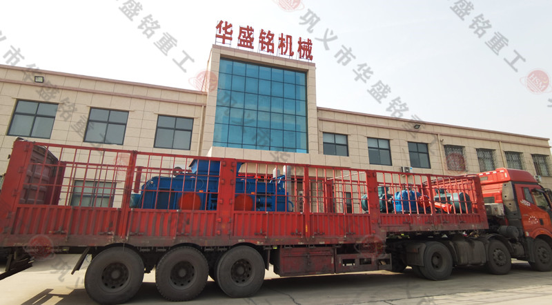 1212型液壓對輥破碎機發往湖南發貨現場(chǎng)