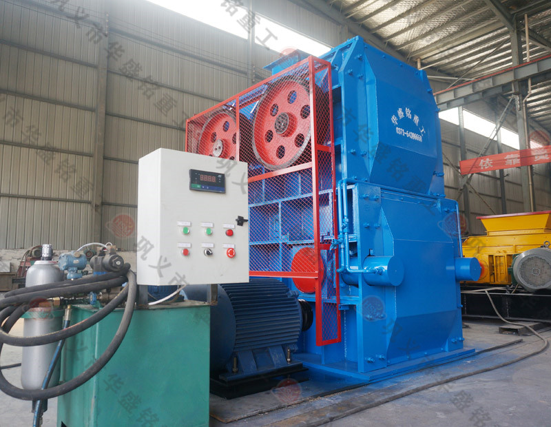 聚丙（bǐng）烯酰胺 四輥破（pò）碎機試（shì）機現場 華盛銘重工