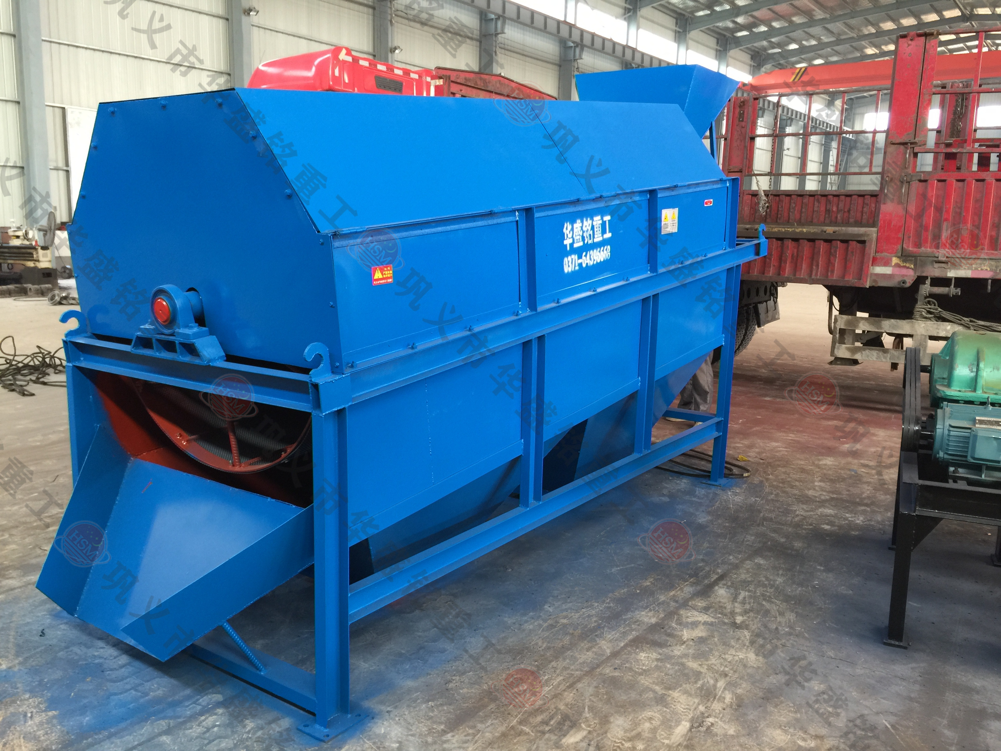 大型滾筒篩現場生產 華盛銘重工