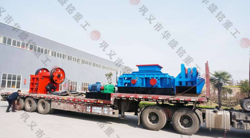 時產200噸全液（yè）壓對（duì）輥破碎機發往（wǎng）黑龍江