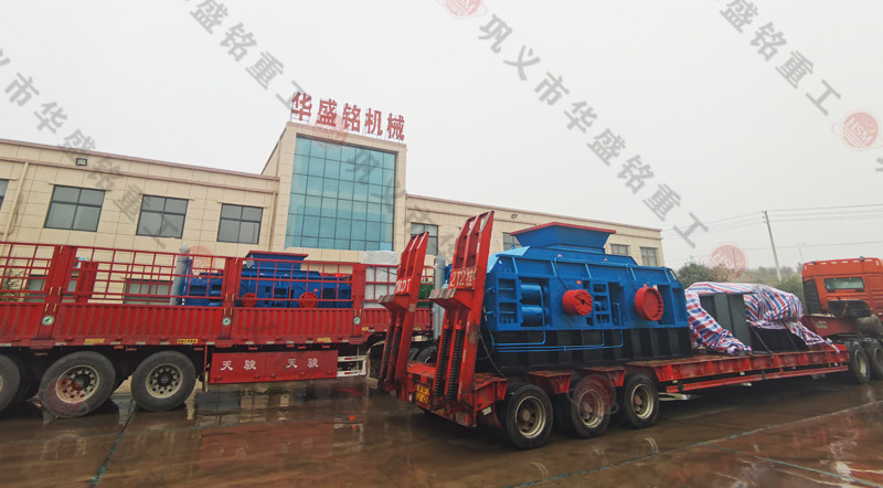 大（dà）型對輥破（pò）碎機發往安徽銅陵