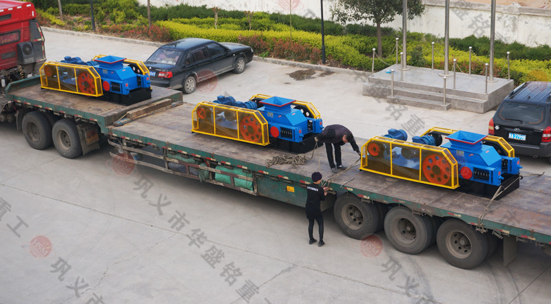 3台（tái）中型雙齒輥破碎機發貨（huò）現場