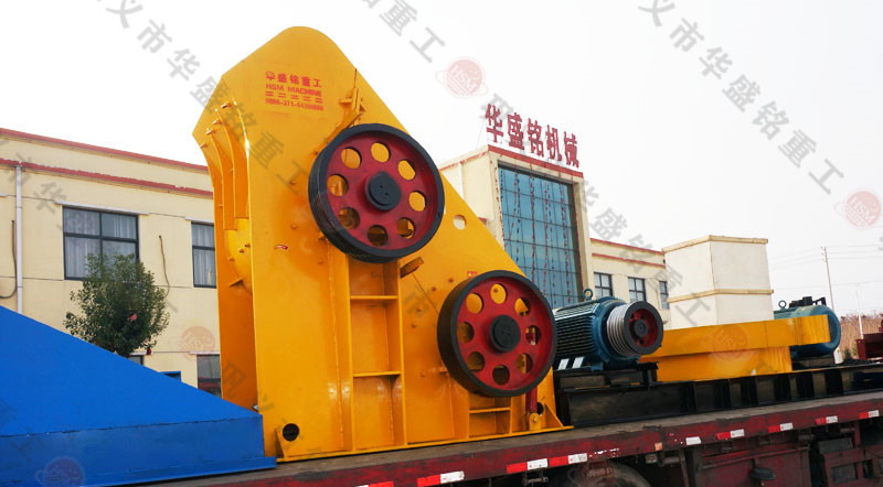 雙（shuāng）級無篩底破碎機時產120噸發往雲南（nán）