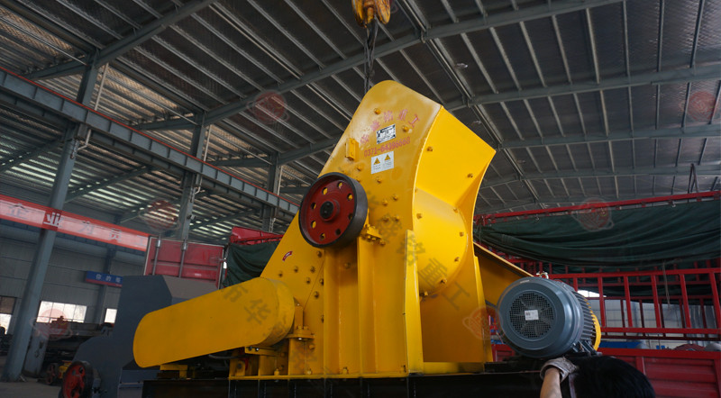 高濕物（wù）料雙級粉碎機發貨現場